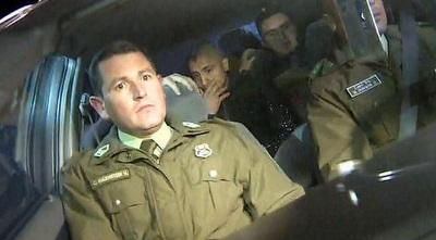 וידאל במושב האחורי של הניידת וידאל במושב האחורי של הניידת