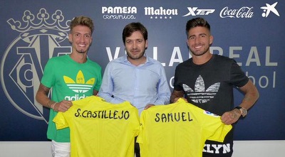 סמואל גארסיה וסמואל קסטייחו עם החולצות של ויאריאל