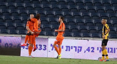 נ&acute;דונגאלה וטבנס חוגגים (אורן בן חקון)