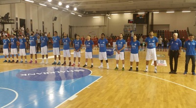 שחקני הנבחרת לפני המשחק (איגוד הכדורסל) (מערכת ONE)