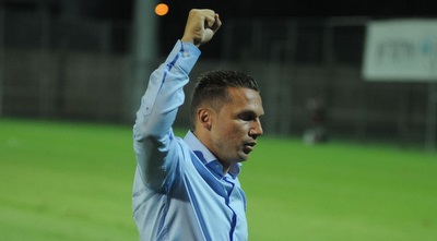 ברק בכר. הכבשה השחורה של ב&qout;ש מחכה (עמרי שטיין) ברק בכר. הכבשה השחורה של ב&qout;ש מחכה (עמרי שטיין)