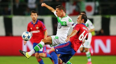 נאתכו נאבק על הכדור 