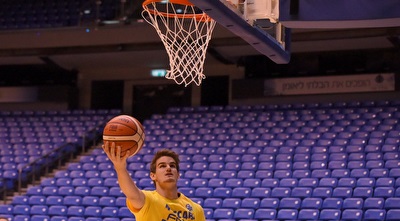 בנדר. &qout;החלום שלי זה להיות ב-NBA, אבל זה עדיין רחוק ממני&qout; (נעם מורנו)