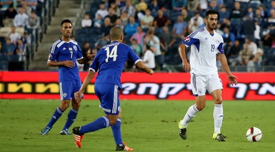 קוסטנטינוס לאיפיס מול גילי ורמוט (אורן בן חקון)