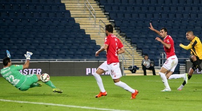 איציק כהן נעצר אצל רובי לבקוביץ´ (אורן בן חקון) איציק כהן נעצר אצל רובי לבקוביץ´ (אורן בן חקון)