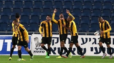 לידור כהן חוגג עם החברים (אורן בן חקון) לידור כהן חוגג עם החברים (אורן בן חקון)