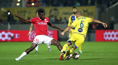 גל אלברמן וג&acute;ון אוגו. ייעדר מול  (רדאד ג&acute;בארה)