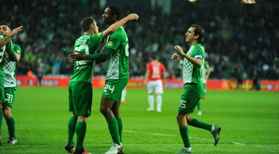 בניון ואוברינאק חוגגים עם פלט (עמרי שטיין) בניון ואוברינאק חוגגים עם פלט (עמרי שטיין)