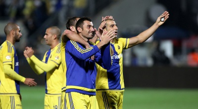 ניקולה מיטרוביץ&acute; נפרד מהחברים ומהקהל (רדאד ג&acute;בארה)