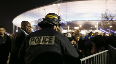 המשטרה בסטאד דה פראנס (רויטרס)