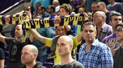 אוהדי הפועל חולון (נעם מורנו) אוהדי הפועל חולון (נעם מורנו)