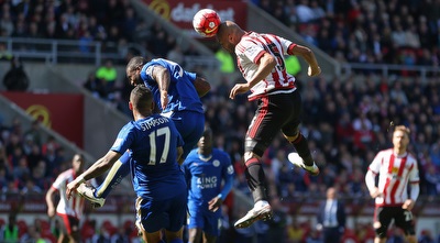 קאבול נוגח לשערו של שמייכל (רויטרס)