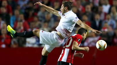 אריץ אדוריס וגז´גוז´ קריחוביאק עולים לנגיחה (רויטרס) אריץ אדוריס וגז´גוז´ קריחוביאק עולים לנגיחה (רויטרס)