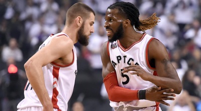 דמארה קארול ויונאס ואלנצ&acute;יונאס. השפיעו רבות על המשחק (רויטרס)