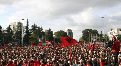 אוהדי נבחרת אלבניה (רויטרס)
