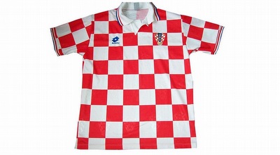 קרואטיה 1996. חולצת השח-מט הראשונה (Mail Online)
