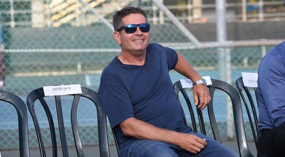 עמוס מנסדורף. התעלה מעל כולם (נעם מורנו)