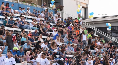 אוהדים ומוזמנים במרכז הטניס ברמת השרון (נעם מורנו)