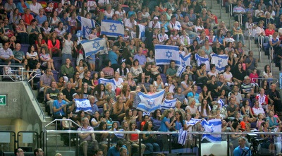 הקהל הישראלי ביציע (משה חרמון)