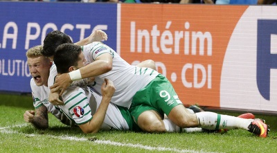 שחקני אירלנד חוגגים (רויטרס)