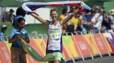 מאטיי טוט חוצה את קו הסיום (רויטרס) מאטיי טוט חוצה את קו הסיום (רויטרס)