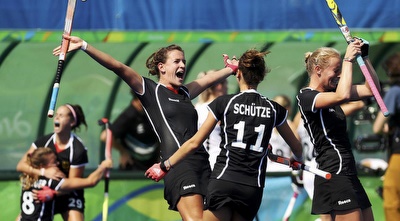 נבחרת הנשים של גרמניה בהוקי חוגגת (רויטרס) נבחרת הנשים של גרמניה בהוקי חוגגת (רויטרס)