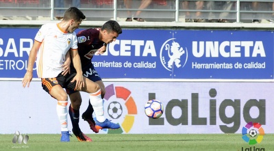 חוסה גאיה מנסה להגיע לכדור (La Liga)