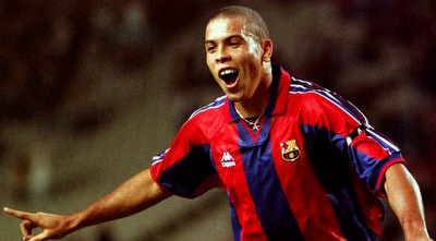 רונאלדו חוגג במדי ברצלונה (רויטרס)