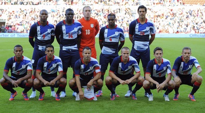 ברטרנד (שמאל מלמטה) בנבחרת בריטניה ב-2012 (רויטרס)