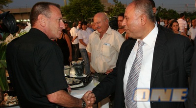 רון חולדאי עם ראלב מג'אדלה. האוהדים רוצים שינוי