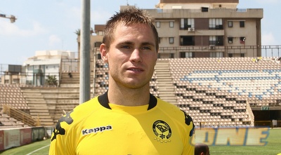 אנגלוביץ'. ציפו ממנו להיות הכח המוביל במרכז השדה, והוא בכלל מגן ימני