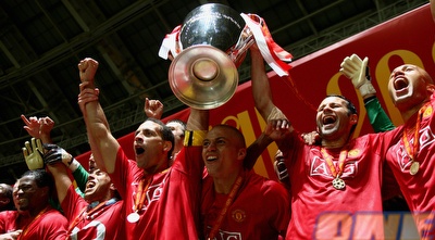 מנצ'סטר יונייטד מניפה את גביע אירופה. המשחקים ישודרו בפורטוגל מנצ'סטר יונייטד מניפה את גביע אירופה. המשחקים ישודרו בפורטוגל