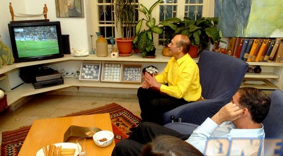 אולמרט. אוהד מפורסם אחר של הקבוצה כבר הצטרף לעמותה אולמרט. אוהד מפורסם אחר של הקבוצה כבר הצטרף לעמותה