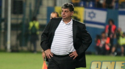 יצחק שום במהלך התבוסה בקראקוב. צפוי לעזוב השבוע (גיא בן זיו) יצחק שום במהלך התבוסה בקראקוב. צפוי לעזוב השבוע (גיא בן זיו)