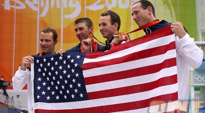 מייקל פלפס עם חבריו לנבחרת האמריקנית (Gettyimages) מייקל פלפס עם חבריו לנבחרת האמריקנית (Gettyimages)