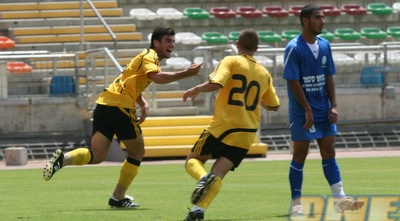 נחמני ו-ורד חוגגים את שער היתרון (גיא בן זיו) נחמני ו-ורד חוגגים את שער היתרון (גיא בן זיו)