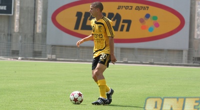 עידן ורד עם הכדור. הצטיין במחצית הראשונה (גיא בן זיו) עידן ורד עם הכדור. הצטיין במחצית הראשונה (גיא בן זיו)