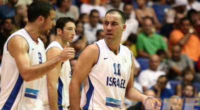 טפירו כועס על הלפרין לאחר שהמשחק נראה גמור (אמיר לוי) טפירו כועס על הלפרין לאחר שהמשחק נראה גמור (אמיר לוי)