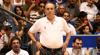 צביקה שרף מזיע בנוקיה (אמיר לוי) צביקה שרף מזיע בנוקיה (אמיר לוי)
