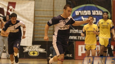 איציק חליפי. אס