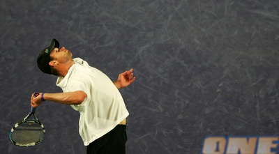 אנדי רודיק משגר פצצות בסרב (GettyImages)