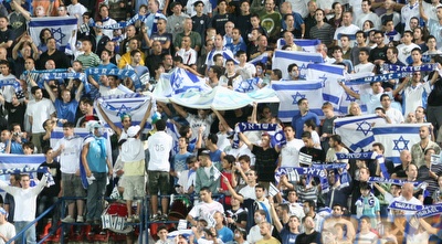 כחול לבן ביציעי בלומפילד. אתמול הרווחנו אוהדים חדשים (עדי בן ברון)