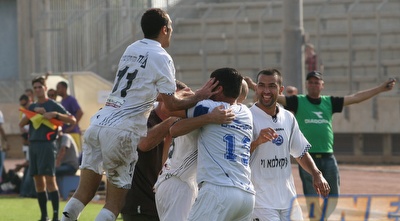 שחקני מכבי קביליו יפו חוגגים תואר ראשון (עדי בן ברון) שחקני מכבי קביליו יפו חוגגים תואר ראשון (עדי בן ברון)