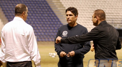 גיא עזורי עם לוזון. ייפגשו בקרוב (אלעד ירקון) גיא עזורי עם לוזון. ייפגשו בקרוב (אלעד ירקון)