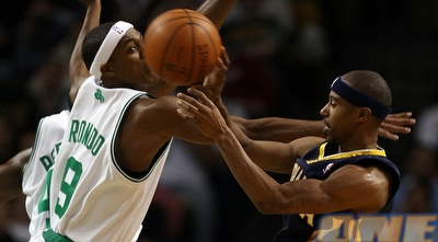 ראג´ון רונדו מנסה לעצור את טי ג´יי פורד (GettyImages) ראג´ון רונדו מנסה לעצור את טי ג´יי פורד (GettyImages)