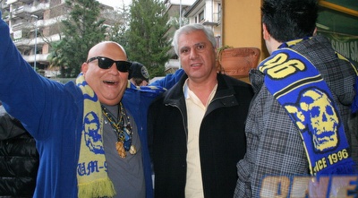 החבר החדש בארגון, אבנר אליהו עם אילן השועל (יעל מרגלית) החבר החדש בארגון, אבנר אליהו עם אילן השועל (יעל מרגלית)