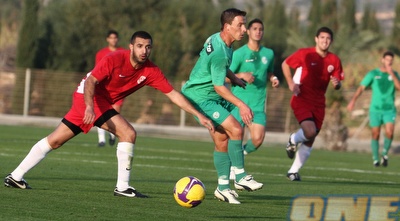 סאלם אבו סיאם מנסה להפריע לגוסטבו בוקולי (עמית מצפה) סאלם אבו סיאם מנסה להפריע לגוסטבו בוקולי (עמית מצפה)