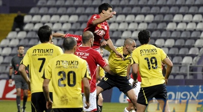 פדלון נוגח את שער הניצחון בגביע הטוטו (אלעד ירקון) פדלון נוגח את שער הניצחון בגביע הטוטו (אלעד ירקון)