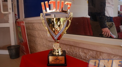 גביע הטוטו. נמצא בארון של הפועל באר שבע (שי לוי) גביע הטוטו. נמצא בארון של הפועל באר שבע (שי לוי)