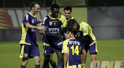 שחקני הכח חוגגים. חוזרים למאבקים בליגה (מתן להב)